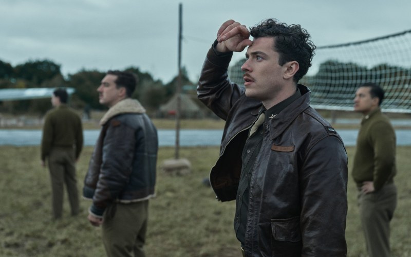 Fotograma de 'Los amos del aire' 1x07